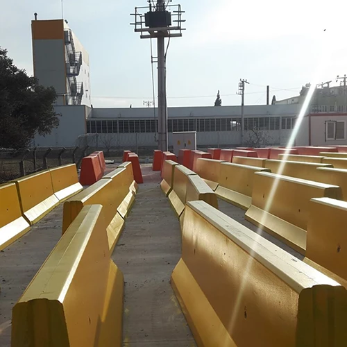 Beton Yol Bariyeri Boya Uygulaması