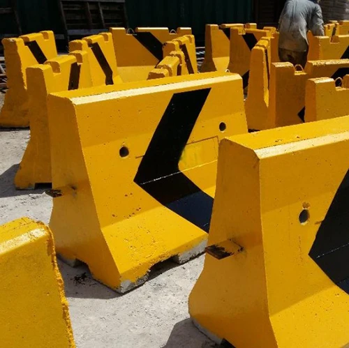 Beton Yol Bariyeri Boya Uygulaması